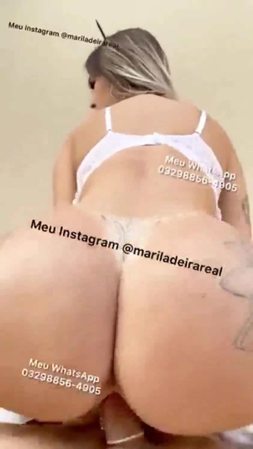 Mari Ladeira estrela em cena adulta com mulher loira fudendo gostoso oral e transando